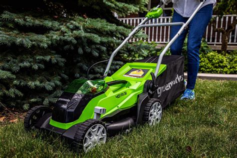 Greenworks 40V Cordless Lawn Mower/ String Trimmer Combo, Includes 4 ...