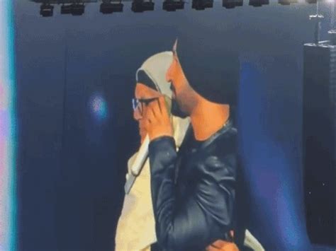 Diljit Dosanjh Introduces Mother Sukhwinder Kaur at Canada Concert ...