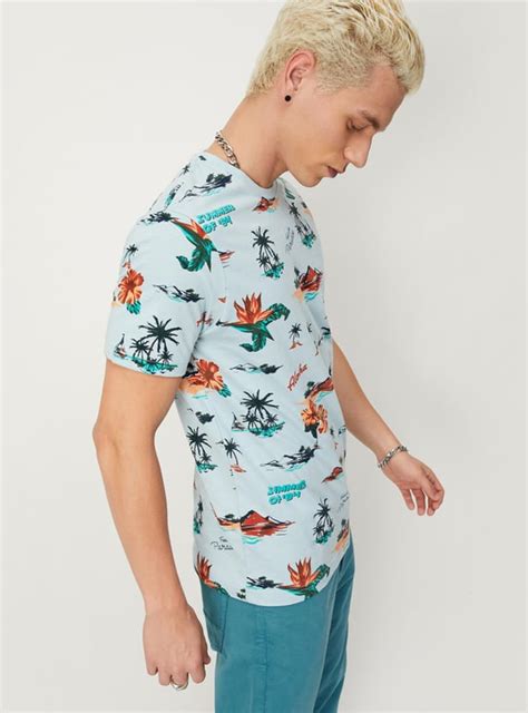 Buy Men Printed Slim Fit T-shirt Online at just Rs. 599.0 ...