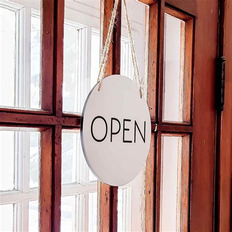 Window Open Sign 的图像结果