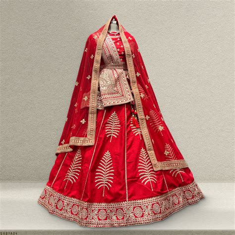 Dulhan in Red Lehenga Elegance: Celebrity-Inspired Royal Baggi ...