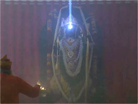 Divine: Surya Tilak Illuminates Ram Lalla Forehead In Ram Mandir On Ram ...