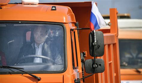 Putin drives across new bridge linking Moscow-annexed Crimea to Russia ...