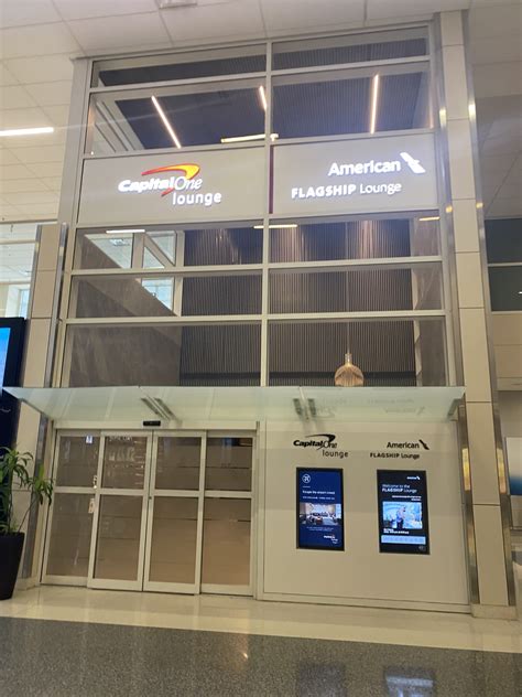 Lounge review: Capital One Lounge at Dallas–Fort Worth (DFW) - Upgraded ...