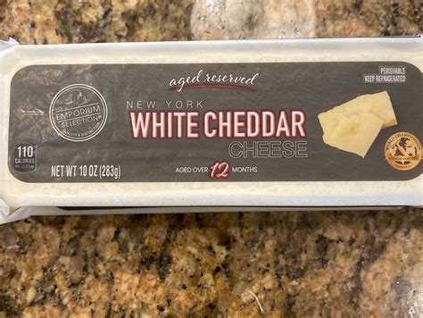 Aged Reserved New York White Cheddar Cheese Nutrition Facts - Eat This Much