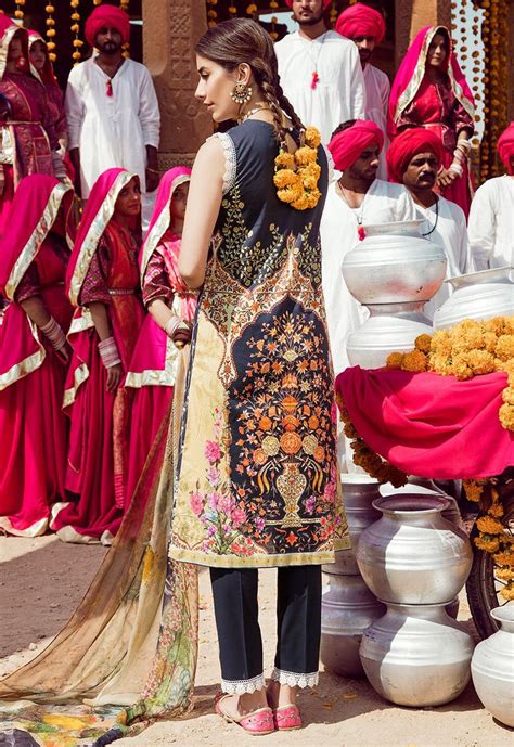 Cross Stitch Luxury Lawn 2018 – Trifling rave – YourLibaas