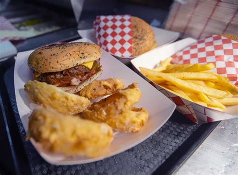 Prince's Hamburgers, one of Houston's oldest burger joints, reopens