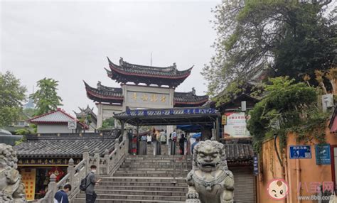 鸡鸣寺游客爆满设反悔门引导离寺是怎么回事 南京鸡鸣寺为什么吸引游客 _八宝网