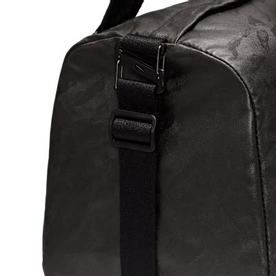 Nike Pro Storm-FIT ADV Duffle Bag (38L). Nike IN