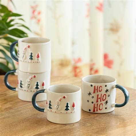 ExclusiveLane 'Christmas Charm' Ceramic Tea And Coffee Mugs (Set of 4,