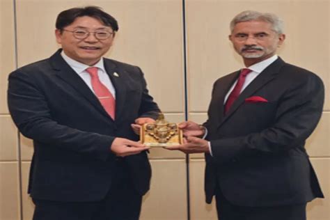 EAM Jaishankar meets Mayor of Korean city with Ayodhya connect