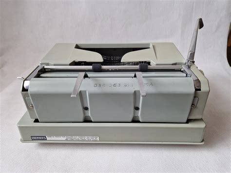 Starý kvalitní psací stroj Hermes 3000 60-70léta | Aukro