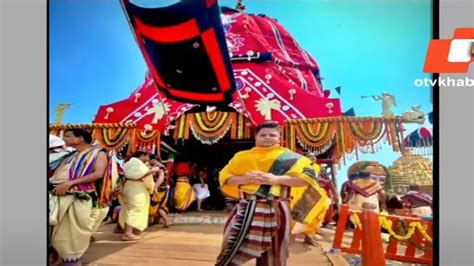 Non-servitors climb atop chariots during Puri Rath Yatra; pictures and ...