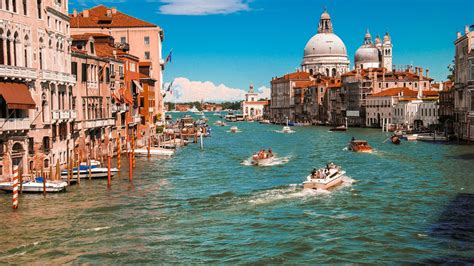 Italy’s Top Destinations Are Imposing Fines For Bad Tourist Behaviour