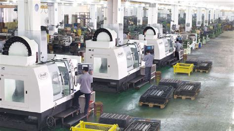 员工生产作业-工厂环境-深圳日日佳显示技术有限公司