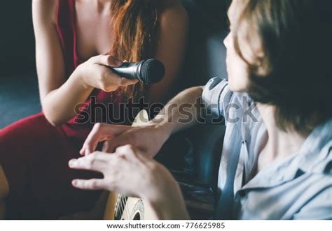 Interview a Famous Person 的图像结果