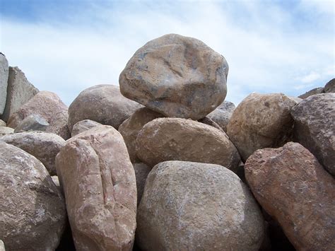 Granite Boulders 24-36 Inch - Erickson's Landscape Supply