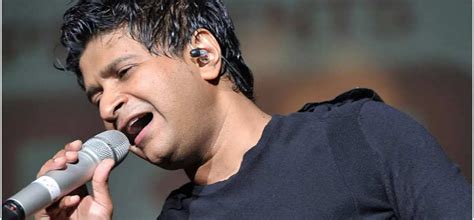 Video Of Bollywood Singer KK Feeling Unwell & Rushed Out Of Kolkata ...