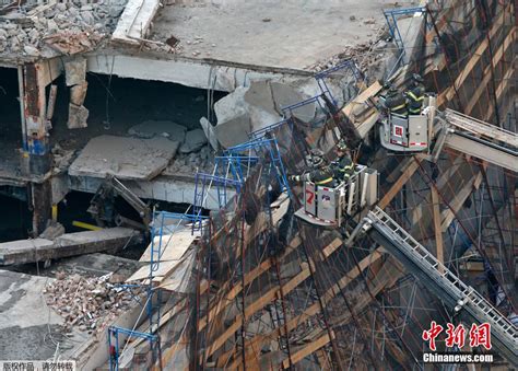 美国纽约一座在建楼房坍塌后砸中校车(高清组图)-搜狐滚动