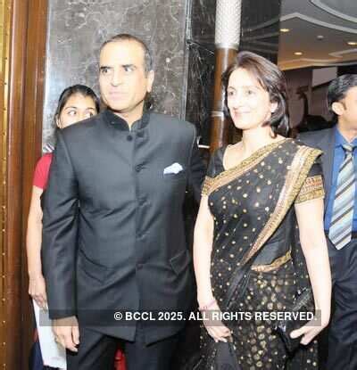 Payal Abdullah and Sheila Dikshit during Rahat Charity Ball at Taj ...