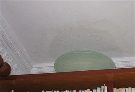 室内天花板漏水怎么处理_天花板漏水下来怎么办