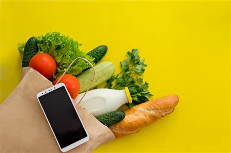 Healthy food delivery | Premium Photo