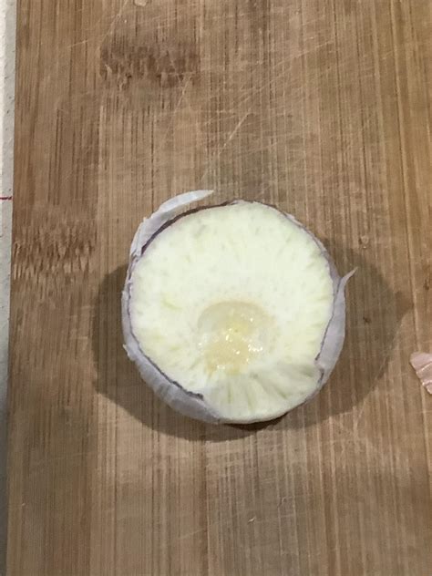 This one bulb of garlic that has no cloves : r/mildlyinteresting