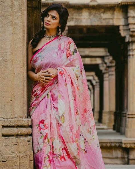 Sophisticated Light pink Linen Designer Embroidered Saree