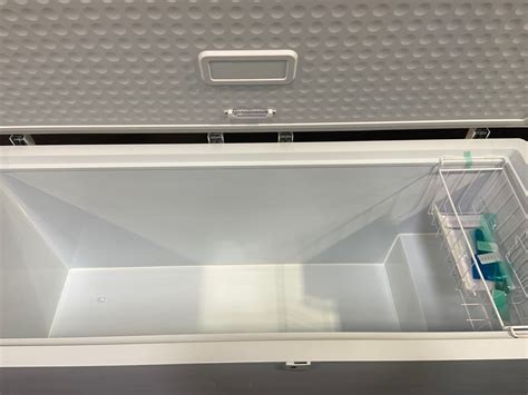 KELVINATOR KCCF210WH 71" MOBILE CHEST DEEP FREEZER SCRATCH AND DENT | Vision Equipment