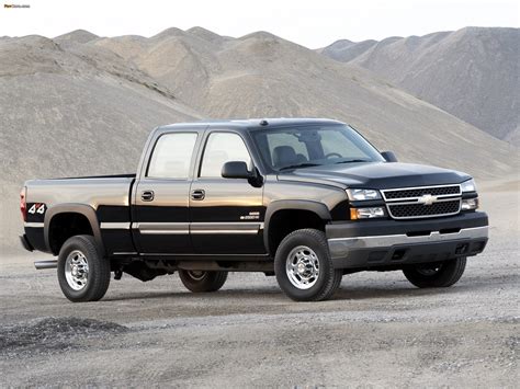 Chevrolet Silverado 2500 HD Crew Cab 2002–07 images (2048x1536)