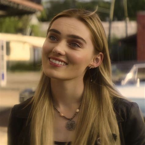 Pin de Abigail em Quick Saves | Penteados, Sobrenatural, Looks
