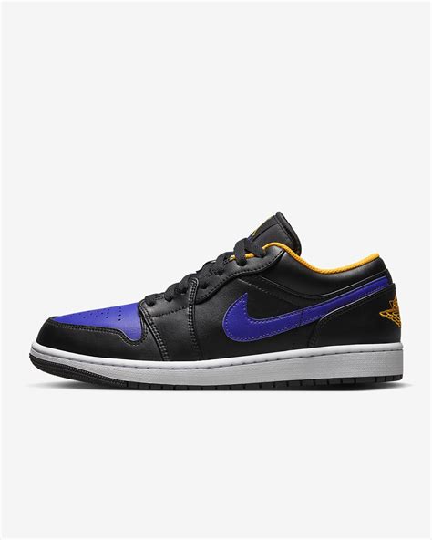 Air Jordan 1 Low Men's Shoes. Nike IN