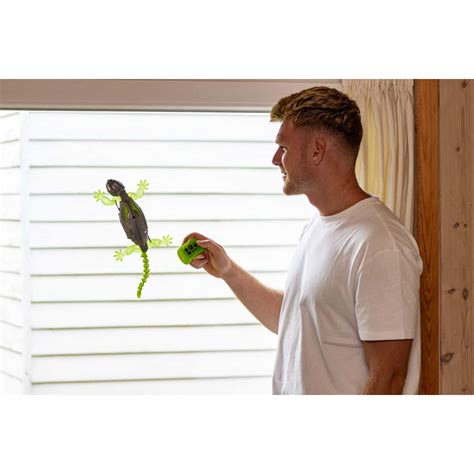 HEX BOTS Wall Crawler Gecko RC - Realistic Wall Climbing Gecko