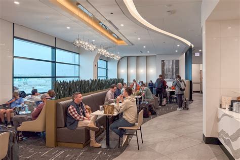 The Club MDW: Inside the first lounge at Chicago's Midway International ...