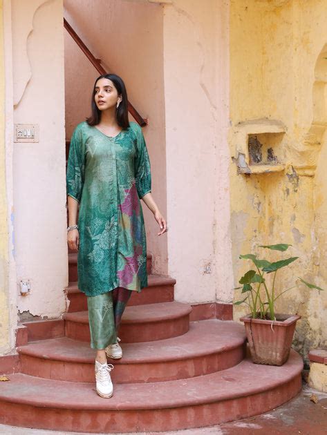 Kurtis & Suits – Vasansi Jaipur