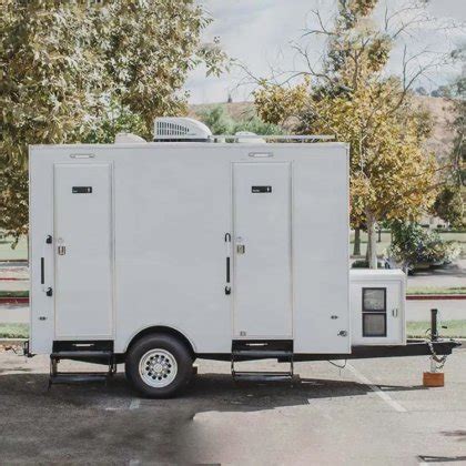 Luxury portable toilet and rest room manufacturing towing mobile toilet ...