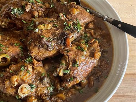 ADOBO: TINH HOA VÀ BẢN SẮC ẨM THỰC PHILIPPINES