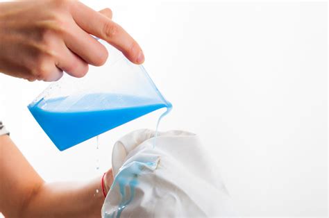 Vinegar and Baking Soda Are a Better Stain Remover than Bleach