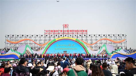 第40届潍坊国际风筝会在潍坊滨海区开幕-新华网山东频道