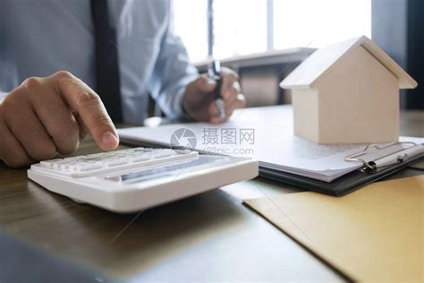 贷款真实的房地产代理商计算销售报告结表的期末预高清图片下载-正版图片307700731-摄图网