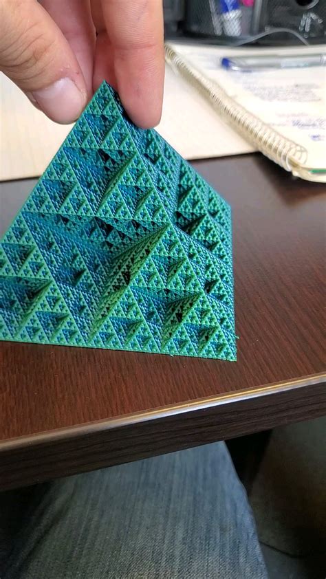 This fractal Sierpinski pyramid I 3D printed with dual coloured filament. : r/interestingasfuck