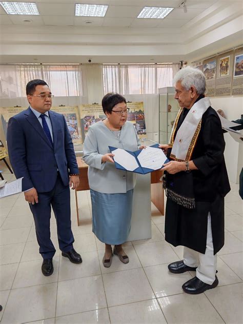 Lieutenant Governor hands over exhibitions belonging to Buddhist union ...