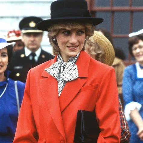 https://style-republik.com/wp-content/uploads/2024/08/cong-nuong-diana-blazer-cham-bi-1.jpg