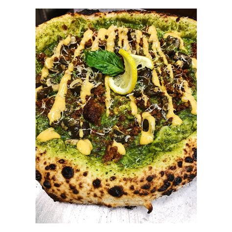 Leona's Pizzeria Gallery | Eau Claire Pizzeria