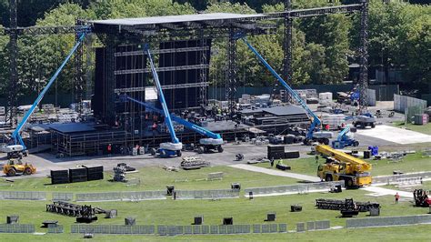 Work under way to prepare Heaton Park for Oasis homecoming gigs - BBC News