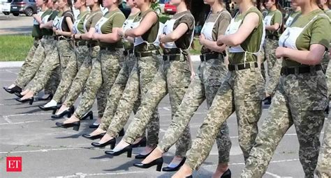 Ukraine's 30 years of independence - Women troops marching in heels ...
