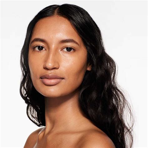 Revitalessence Skin Glow Foundation SPF 30 • 410 Sunstone