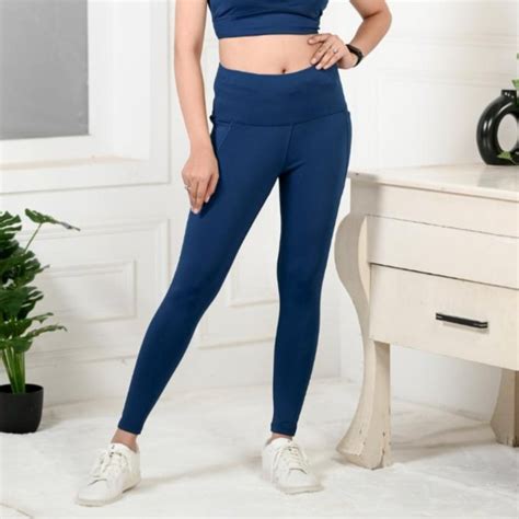 Navy gym tight for women, ankle length sports pants, gym tights.