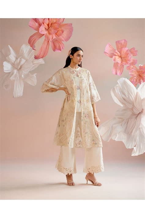 Ivory 3D Floral Applique Tunic – WAREHOUSE