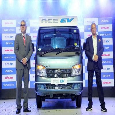 Commercial Vehicles: Strong Growth Forecast for FY24